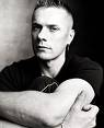 Larry Mullen5.jpg